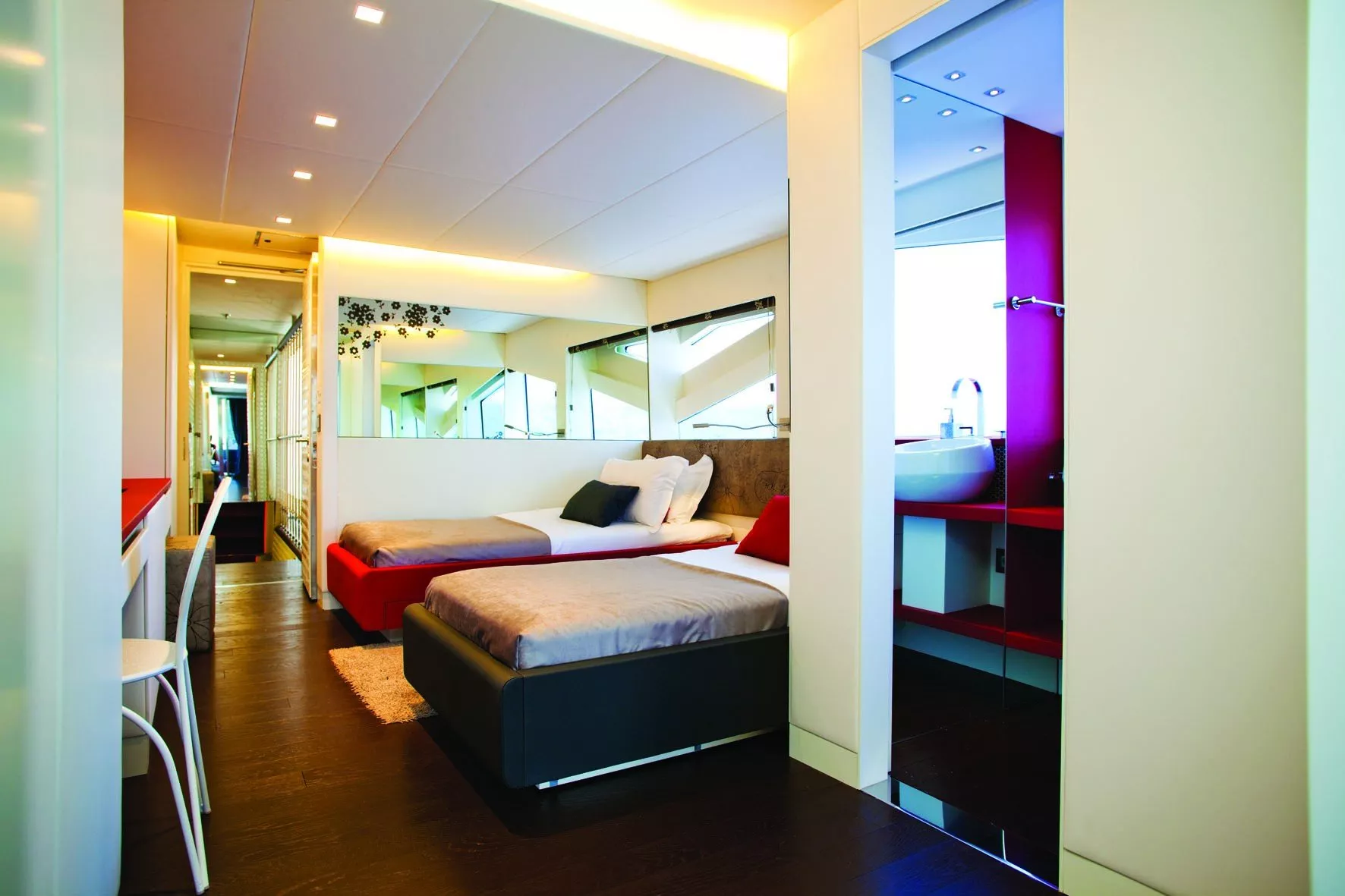 https://dev-api.arconyachts.com/storage/media/20063/conversions/834_4284107395-optimize.webp