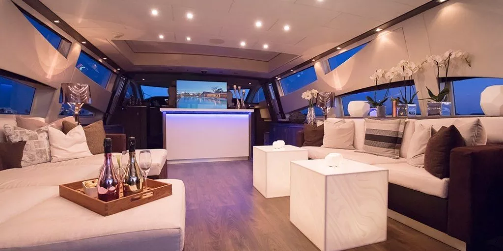 https://dev-api.arconyachts.com/storage/media/20086/conversions/833_9816020250-optimize.webp