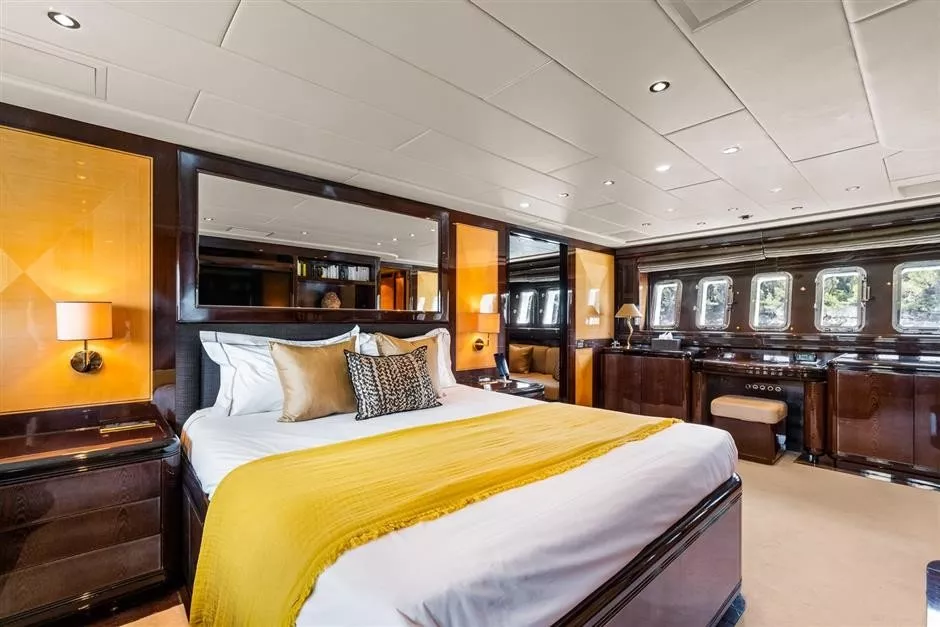 https://dev-api.arconyachts.com/storage/media/20117/conversions/832_3955807650-optimize.webp