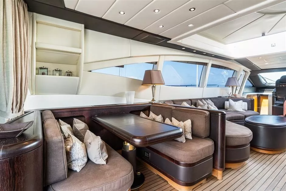 https://dev-api.arconyachts.com/storage/media/20120/conversions/832_1038761158-optimize.webp