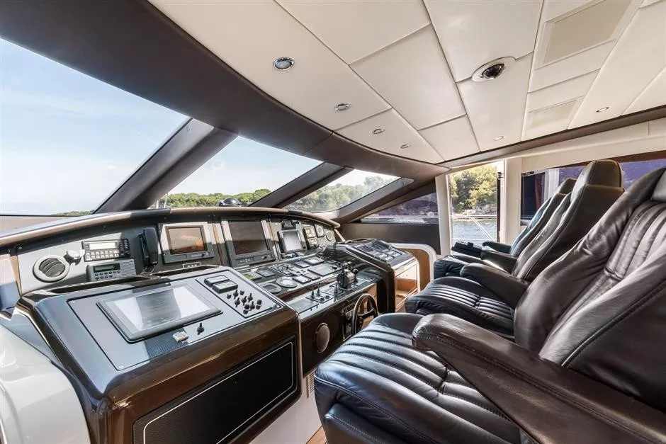 https://dev-api.arconyachts.com/storage/media/20124/conversions/832_5245587146-optimize.webp