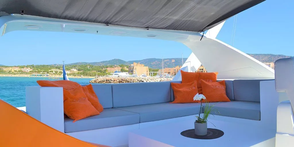 https://dev-api.arconyachts.com/storage/media/20135/conversions/831_5851230253-optimize.webp