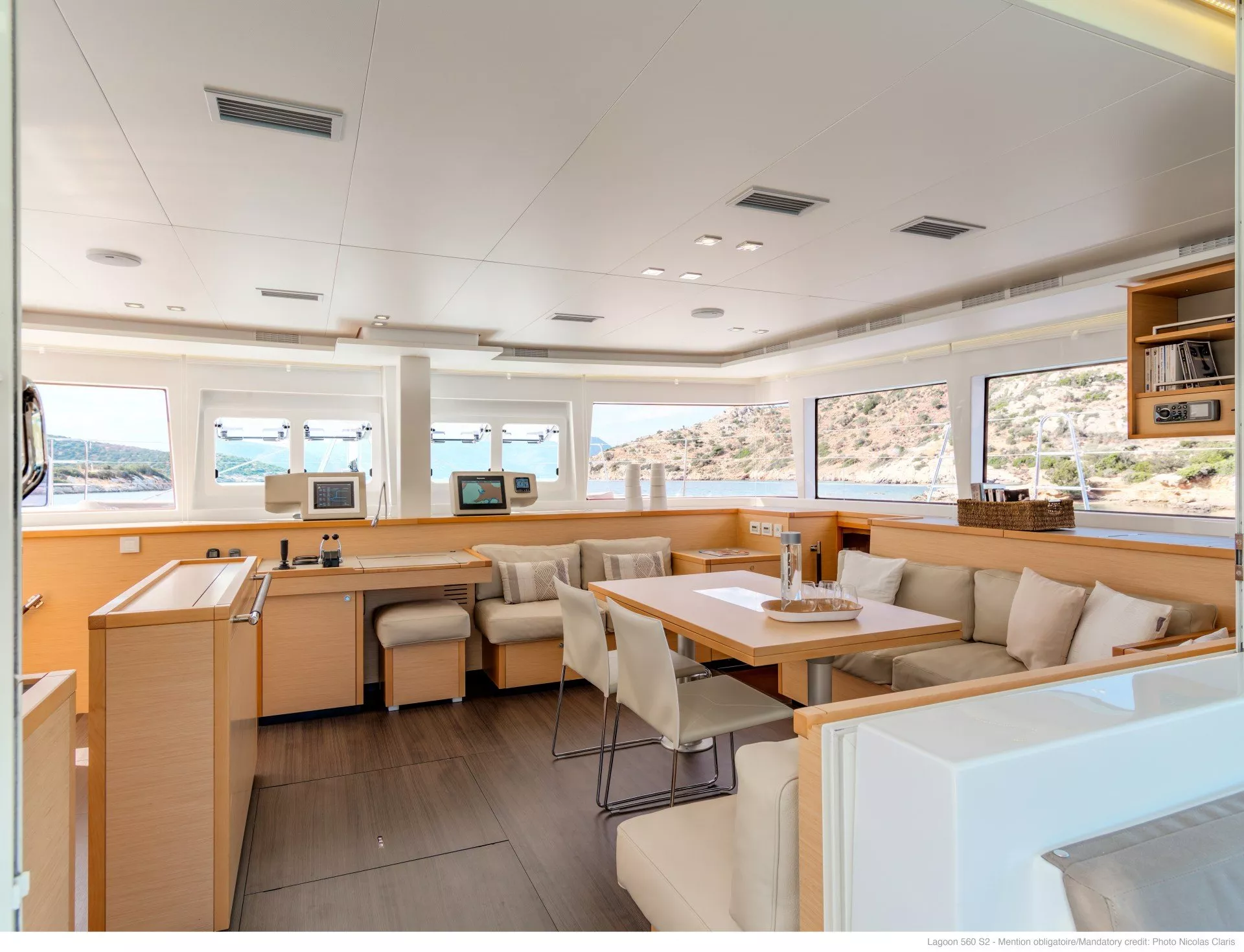 https://dev-api.arconyachts.com/storage/media/20162/conversions/830_3722403175-optimize.webp