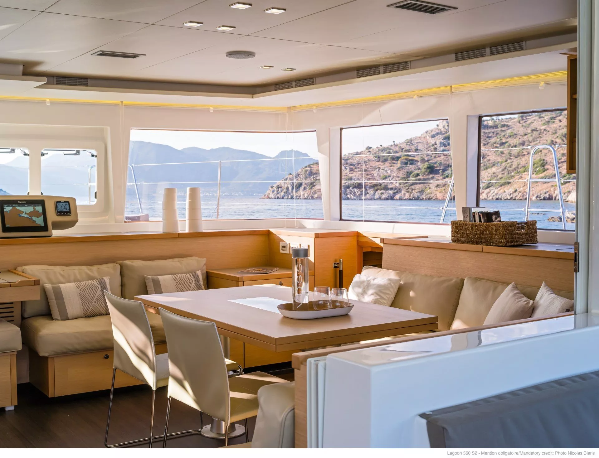 https://dev-api.arconyachts.com/storage/media/20169/conversions/830_4204914560-optimize.webp