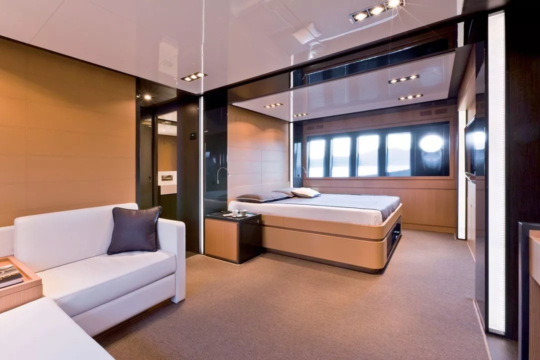 https://dev-api.arconyachts.com/storage/media/20232/conversions/828_7206428435-optimize.webp