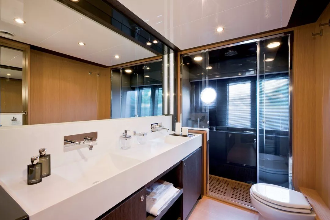 https://dev-api.arconyachts.com/storage/media/20233/conversions/828_4566290849-optimize.webp