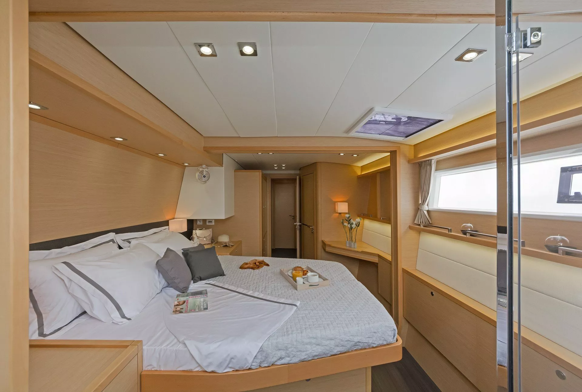 https://dev-api.arconyachts.com/storage/media/20242/conversions/827_0951145314-optimize.webp