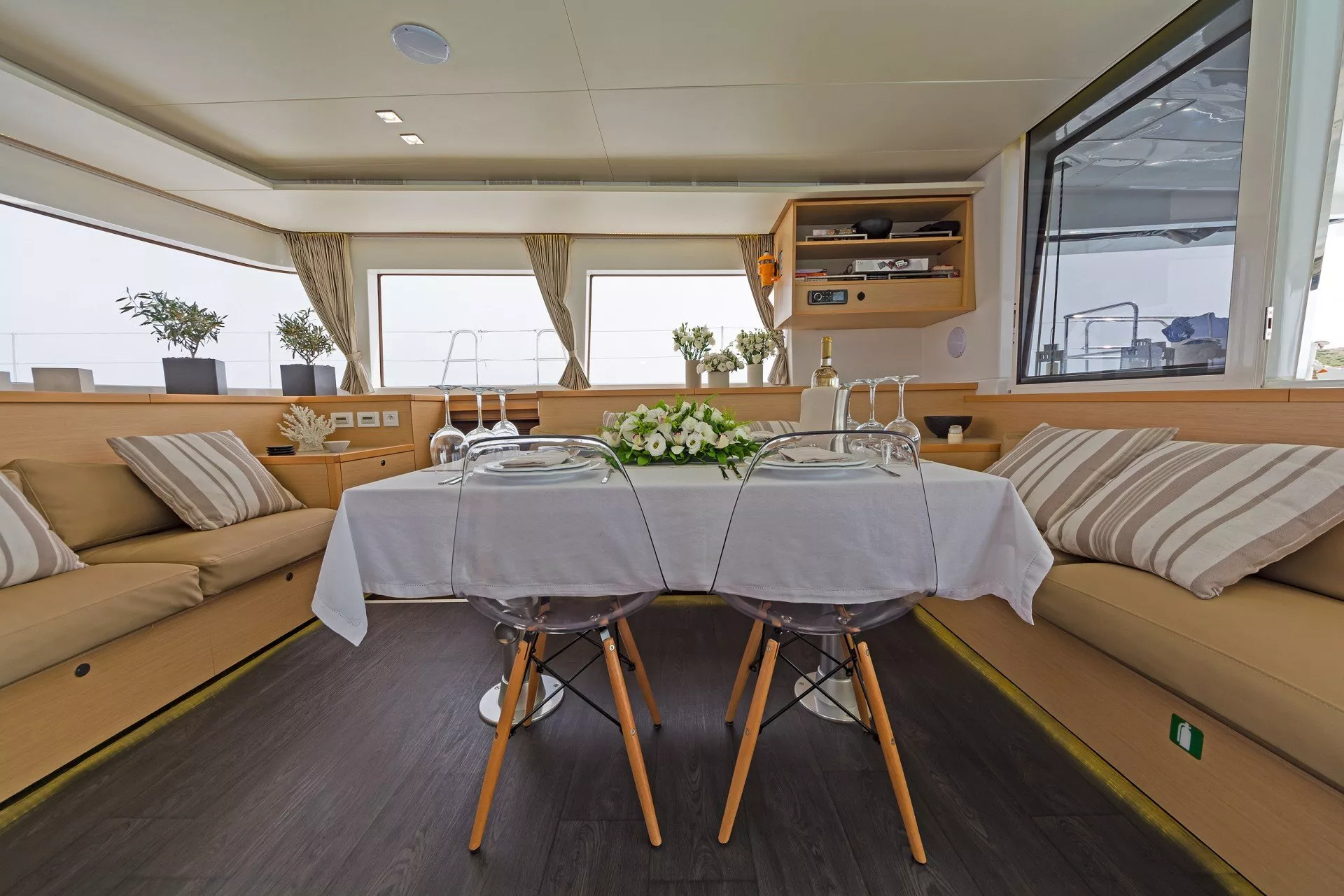 https://dev-api.arconyachts.com/storage/media/20256/conversions/827_0115960890-optimize.webp