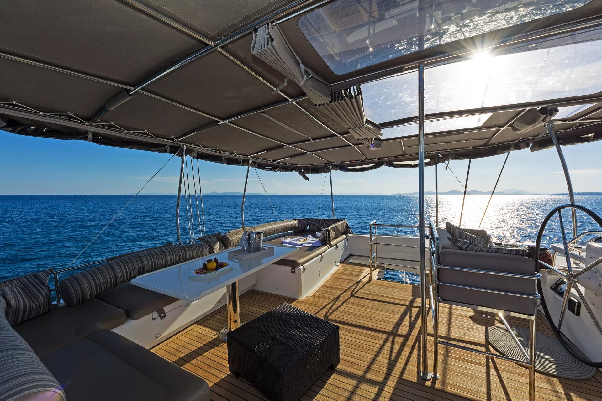 https://dev-api.arconyachts.com/storage/media/20273/conversions/827_5169911984-optimize.webp
