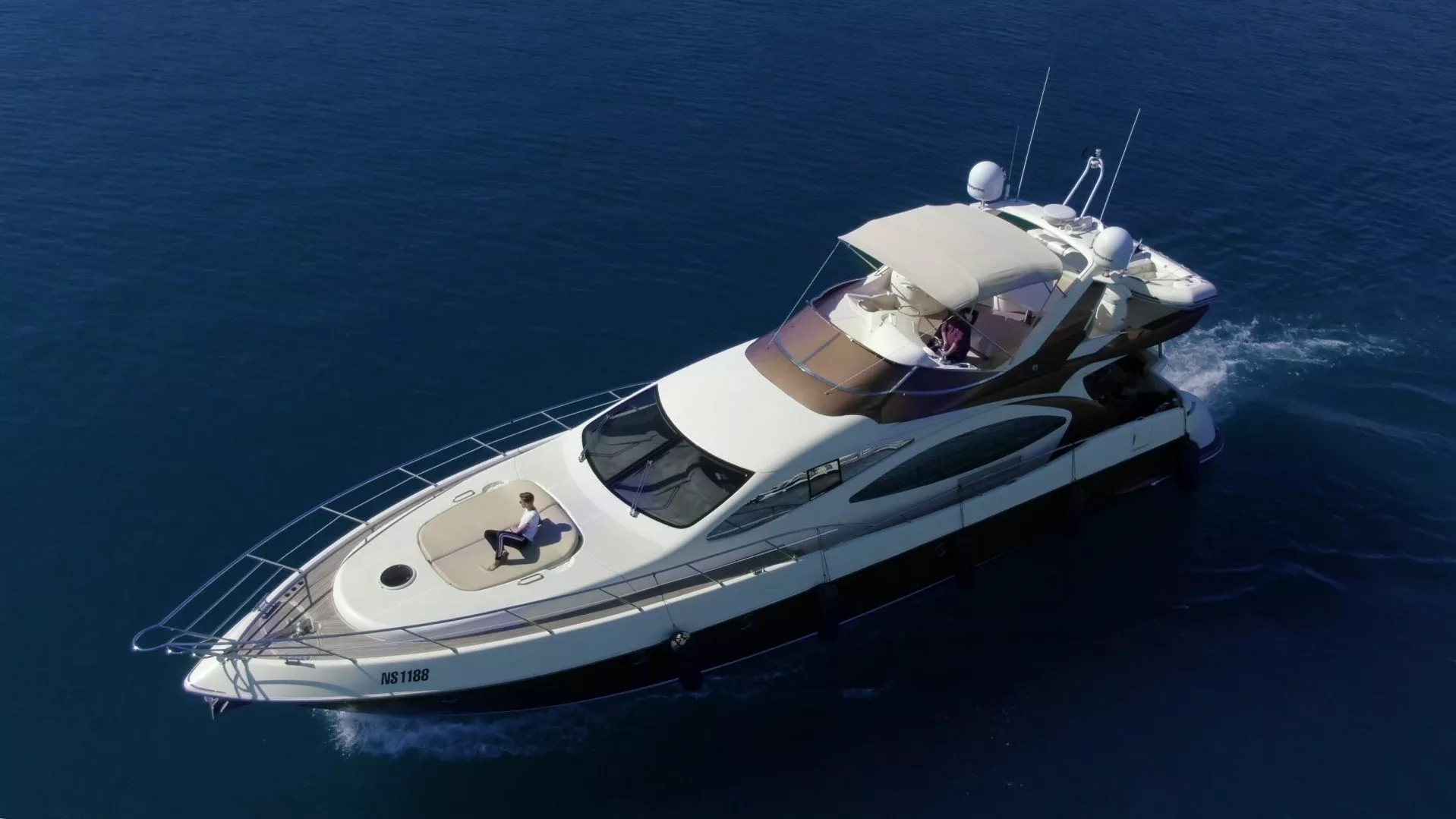 https://dev-api.arconyachts.com/storage/media/20303/conversions/823_1072389716-optimize.webp