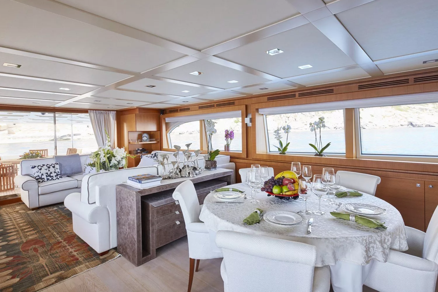 https://dev-api.arconyachts.com/storage/media/20317/conversions/825_7259139222-optimize.webp