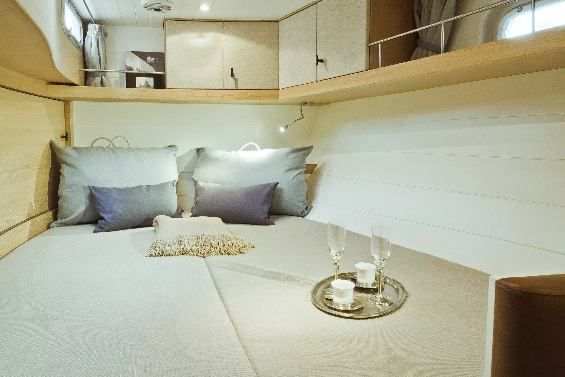 https://dev-api.arconyachts.com/storage/media/20371/conversions/820_4191492545-optimize.webp
