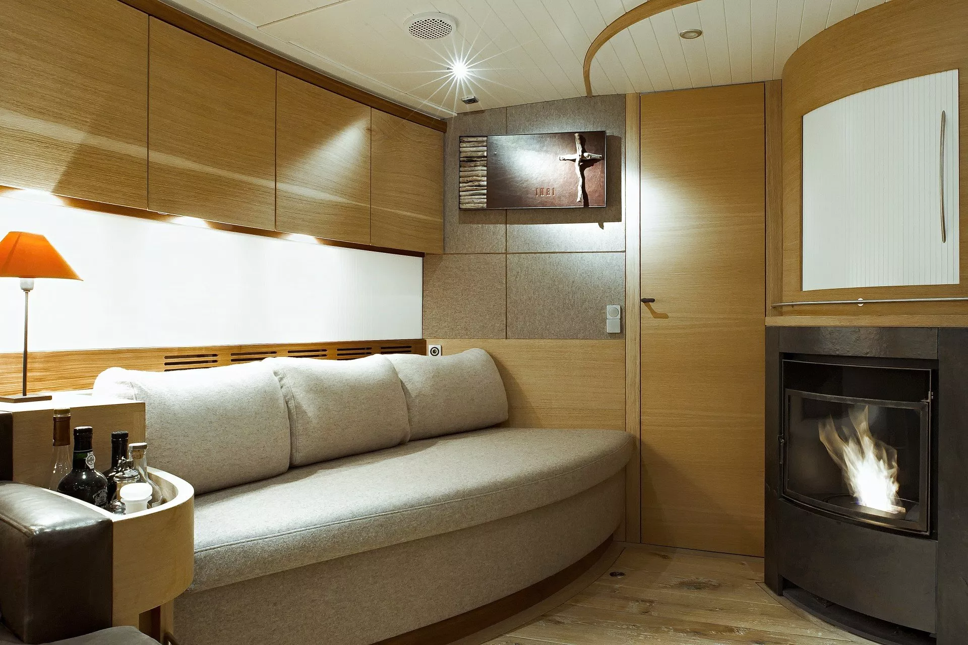 https://dev-api.arconyachts.com/storage/media/20375/conversions/820_9850696797-optimize.webp