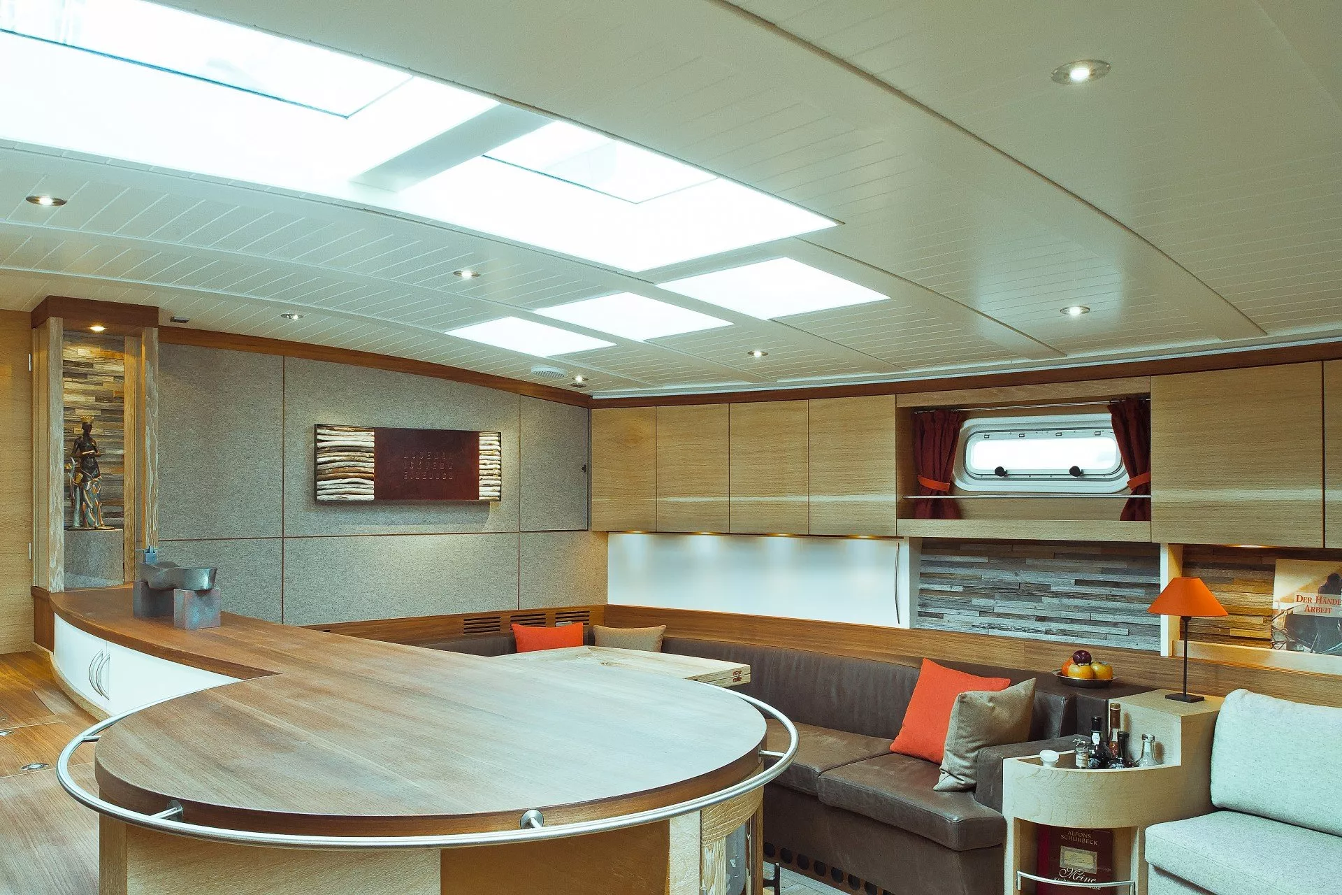 https://dev-api.arconyachts.com/storage/media/20376/conversions/820_4975270453-optimize.webp