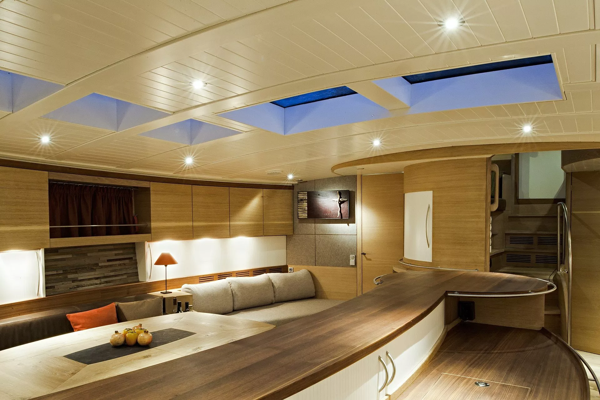 https://dev-api.arconyachts.com/storage/media/20377/conversions/820_6452809210-optimize.webp