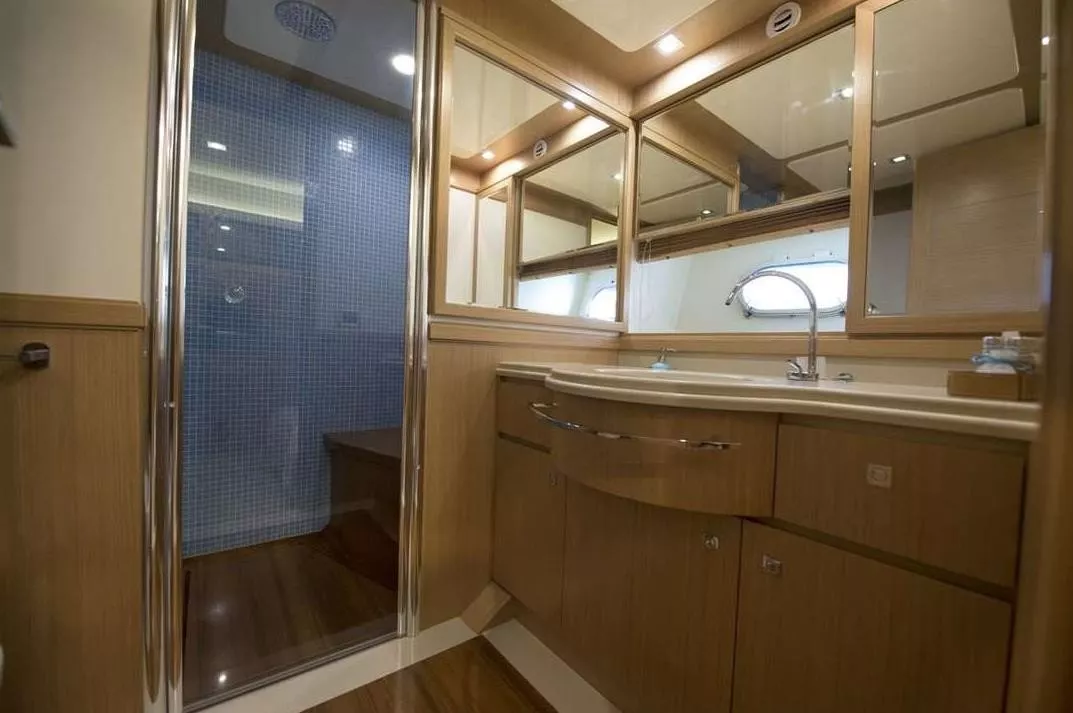 https://dev-api.arconyachts.com/storage/media/20411/conversions/818_3496391606-optimize.webp