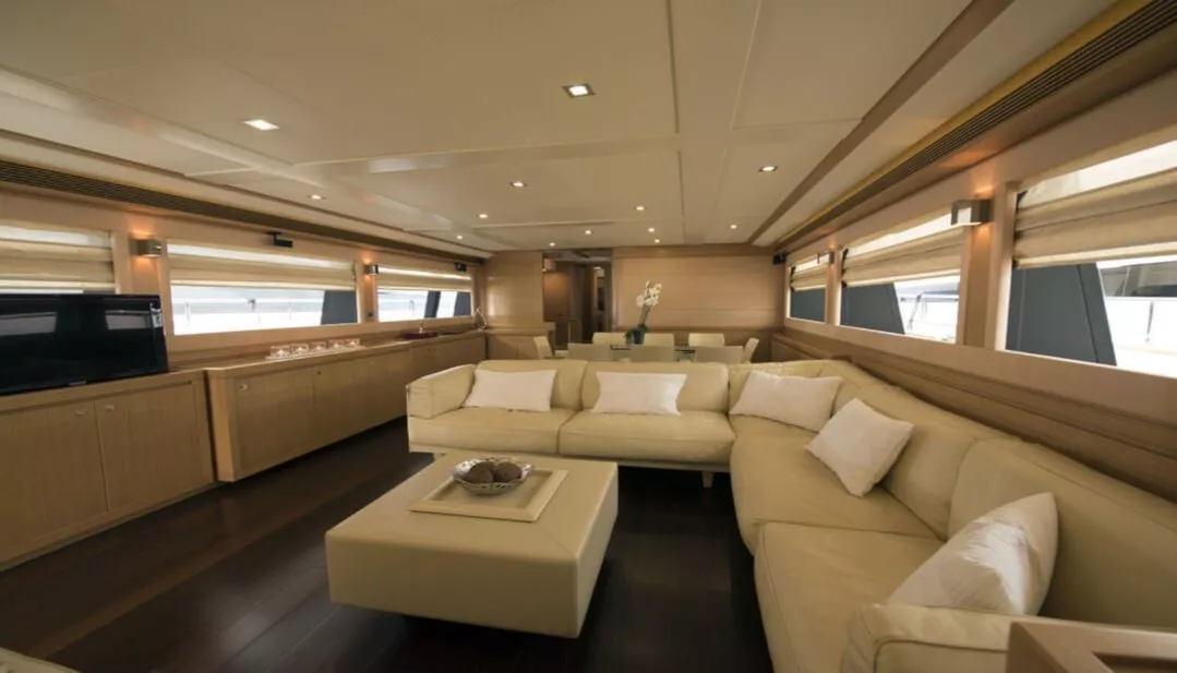 https://dev-api.arconyachts.com/storage/media/20417/conversions/818_3702595900-optimize.webp