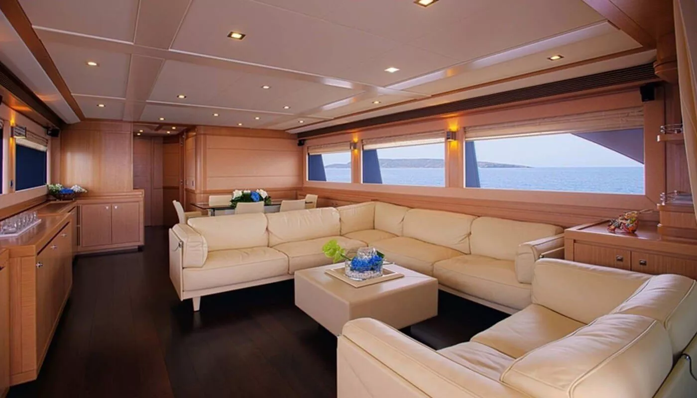 https://dev-api.arconyachts.com/storage/media/20419/conversions/818_8018521013-optimize.webp