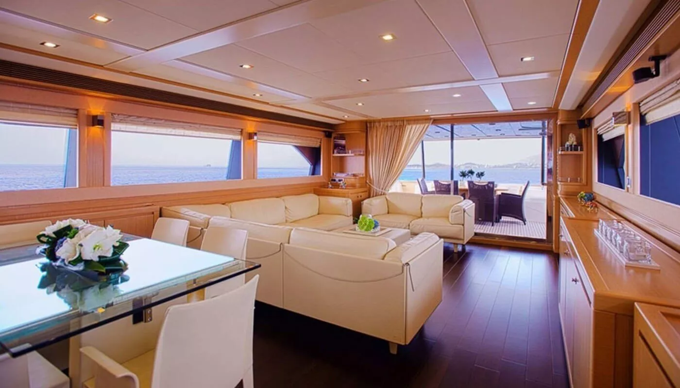 https://dev-api.arconyachts.com/storage/media/20420/conversions/818_5613300179-optimize.webp