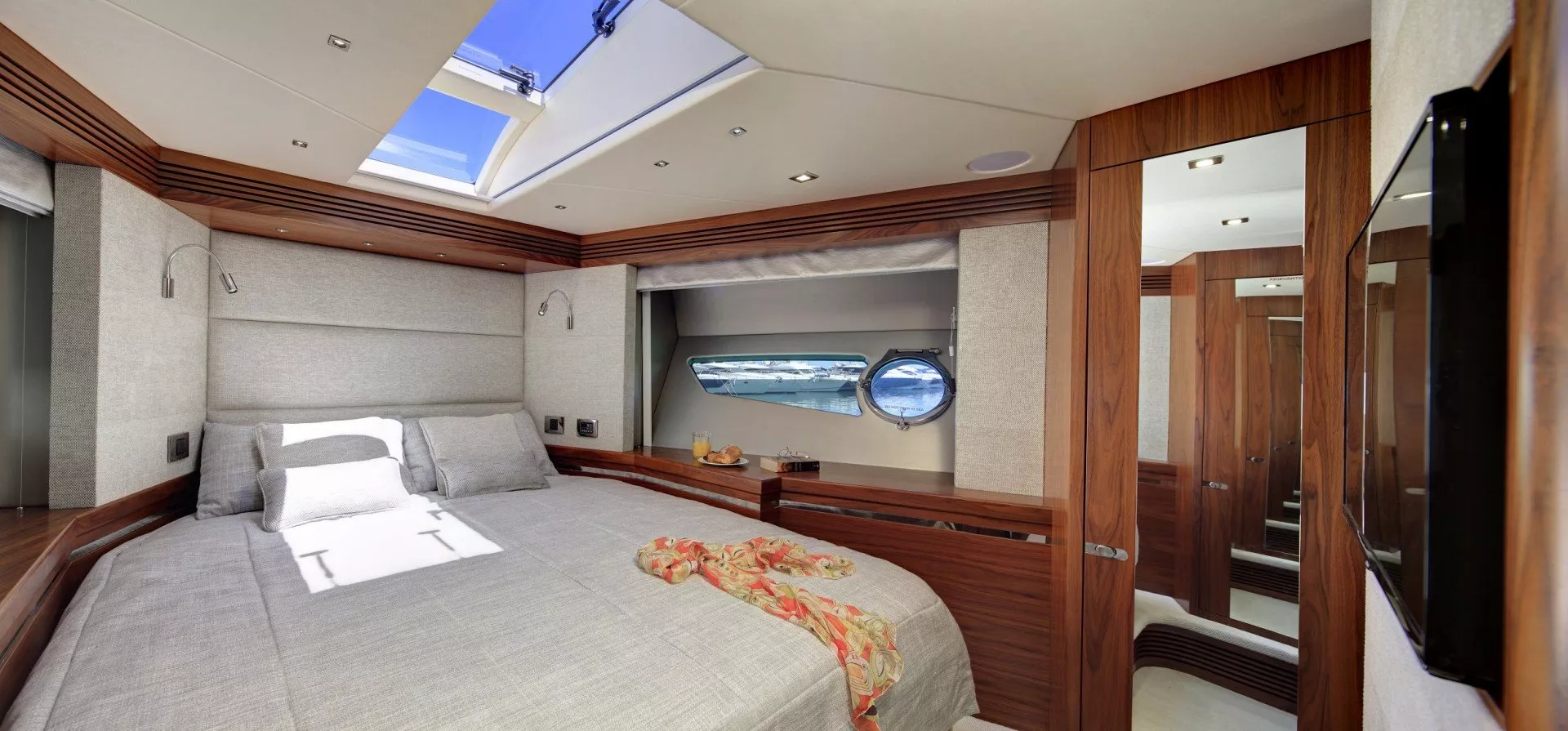 https://dev-api.arconyachts.com/storage/media/20517/conversions/815_3028589816-optimize.webp