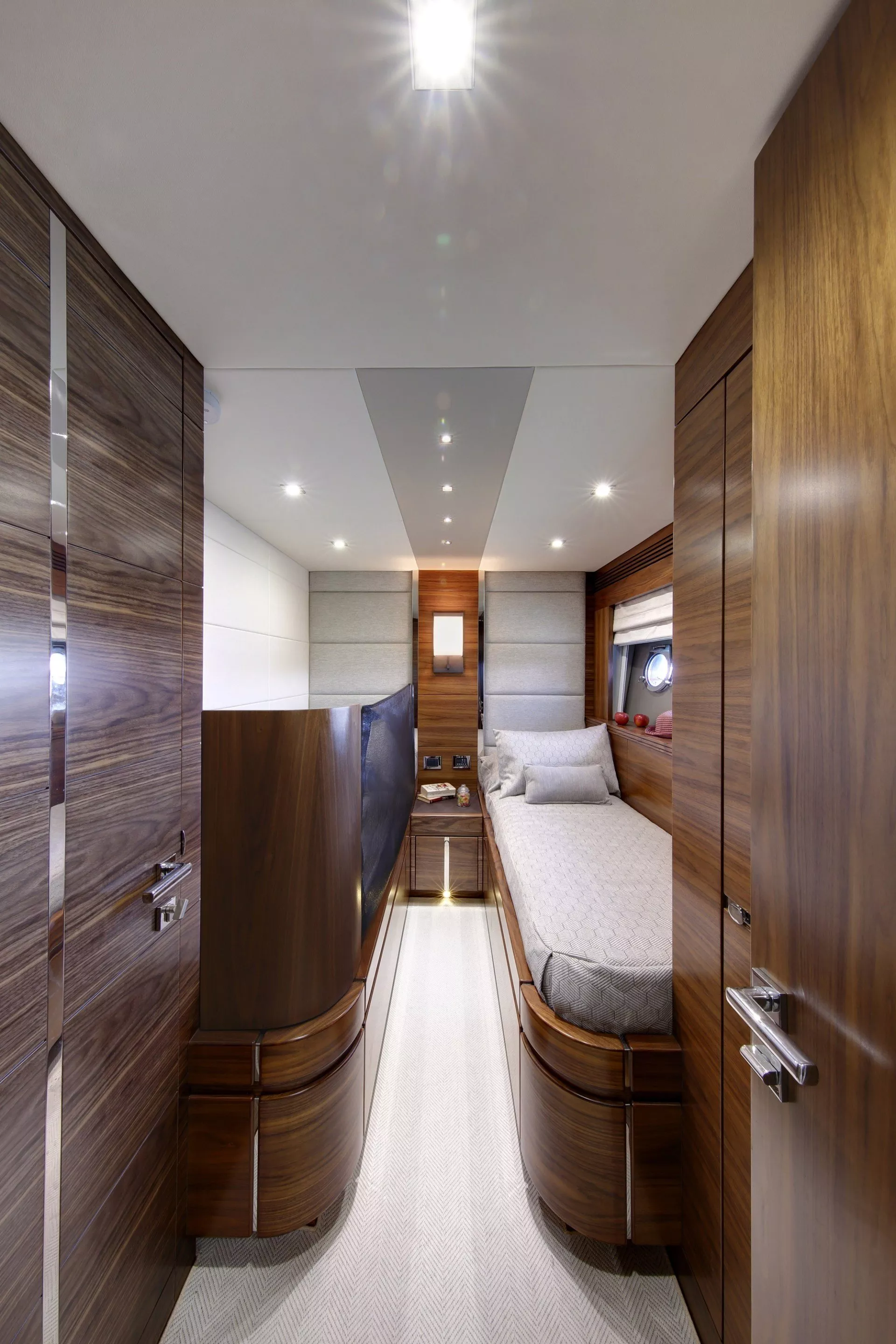 https://dev-api.arconyachts.com/storage/media/20518/conversions/815_6818965375-optimize.webp