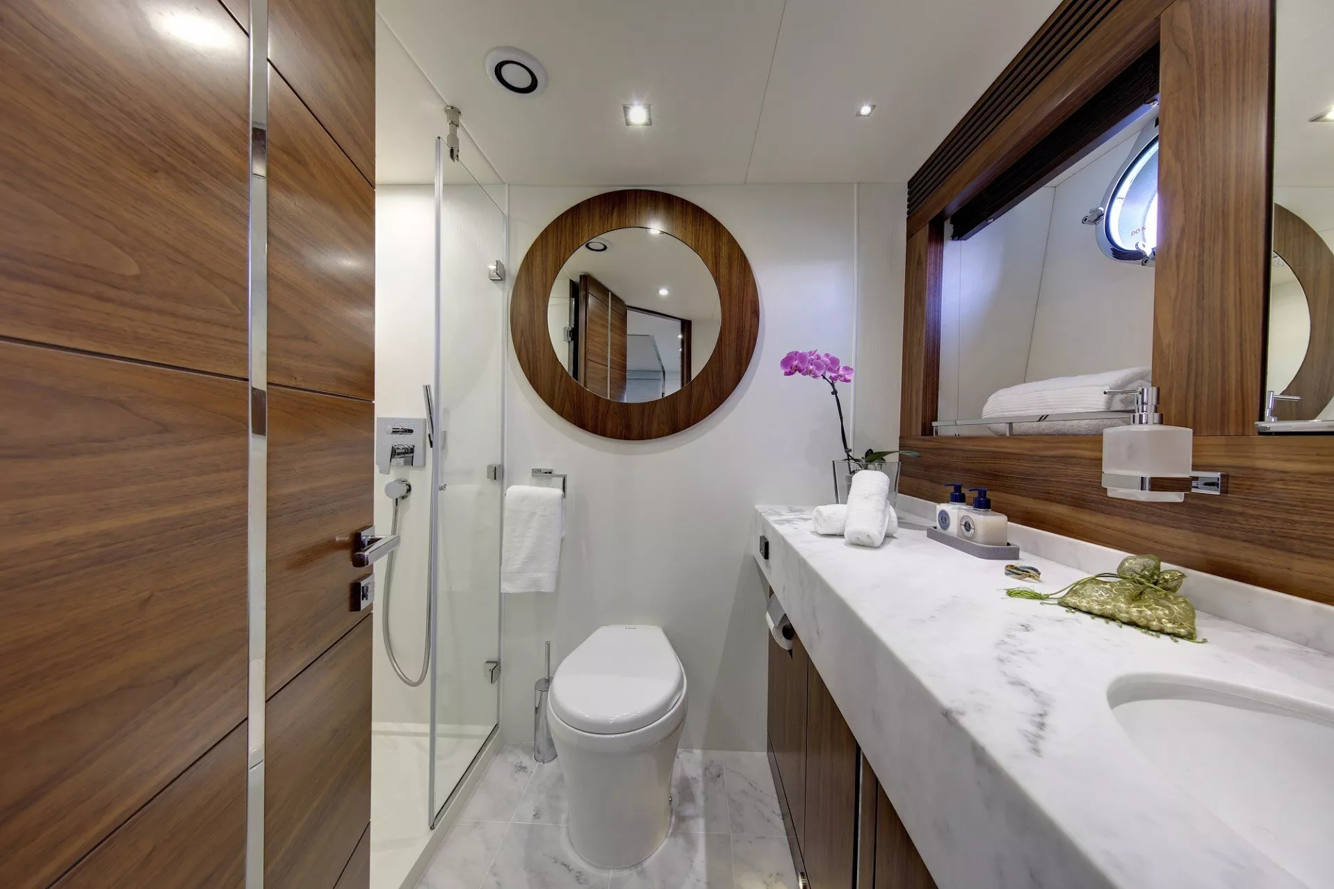 https://dev-api.arconyachts.com/storage/media/20521/conversions/815_3745005795-optimize.webp