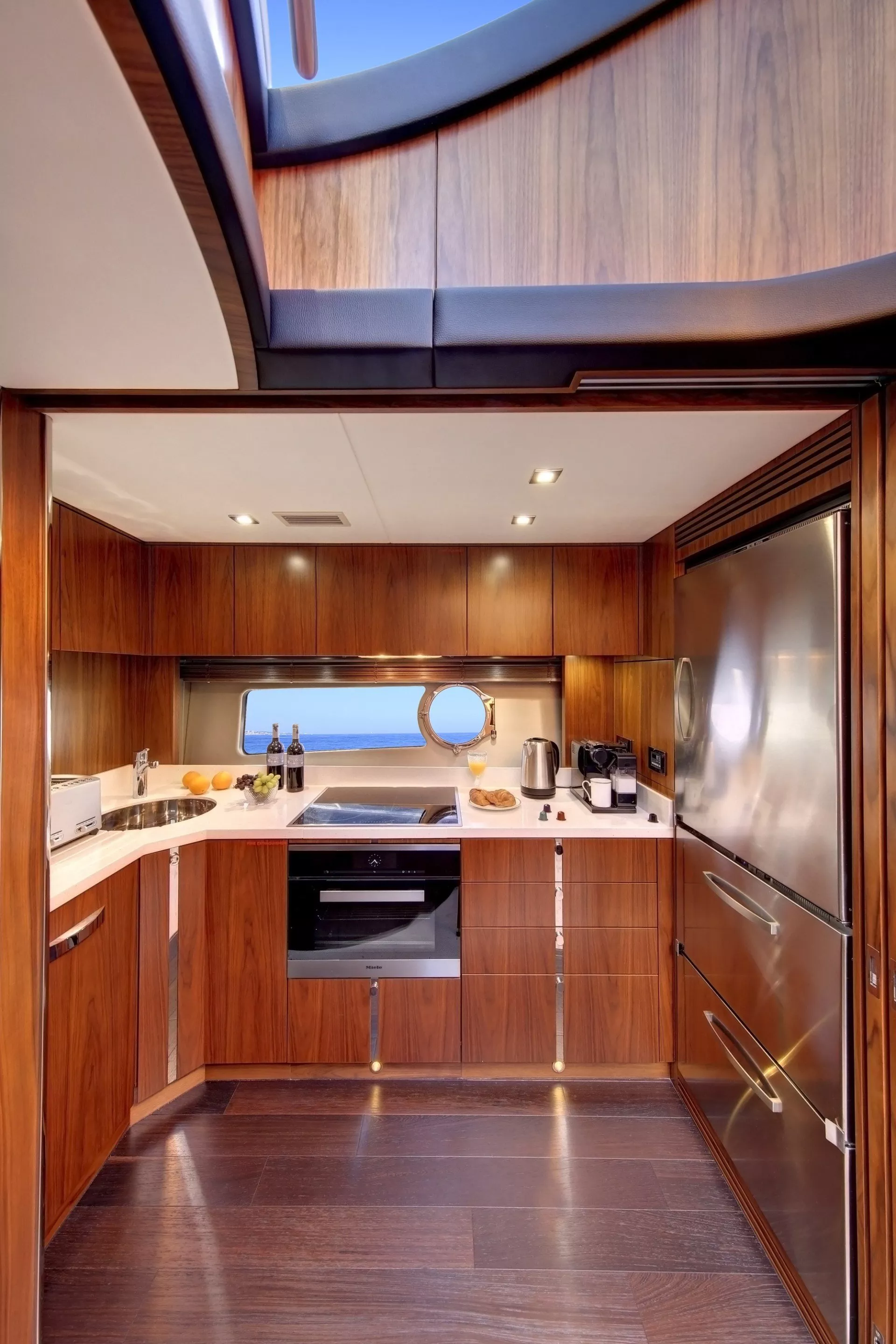 https://dev-api.arconyachts.com/storage/media/20523/conversions/815_1583916629-optimize.webp