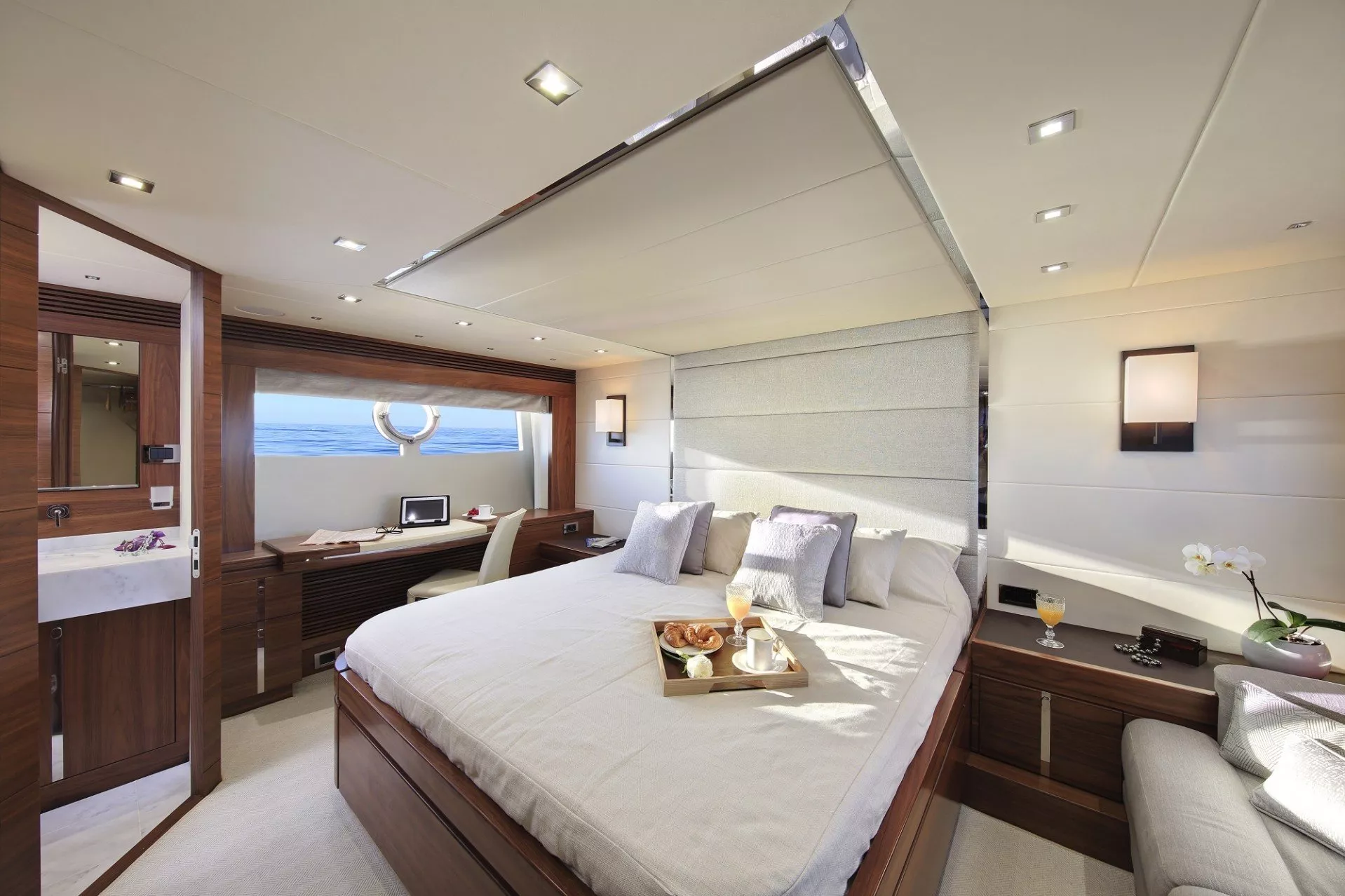 https://dev-api.arconyachts.com/storage/media/20524/conversions/815_1026296046-optimize.webp