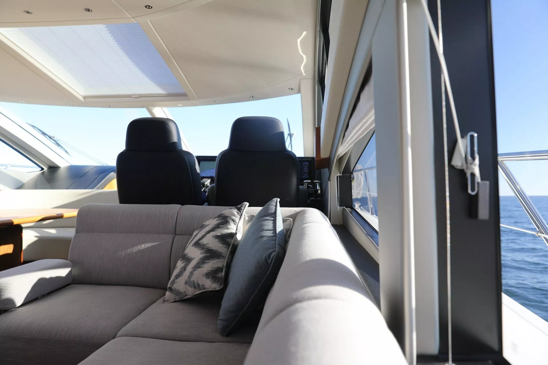 https://dev-api.arconyachts.com/storage/media/20527/conversions/815_6027922406-optimize.webp