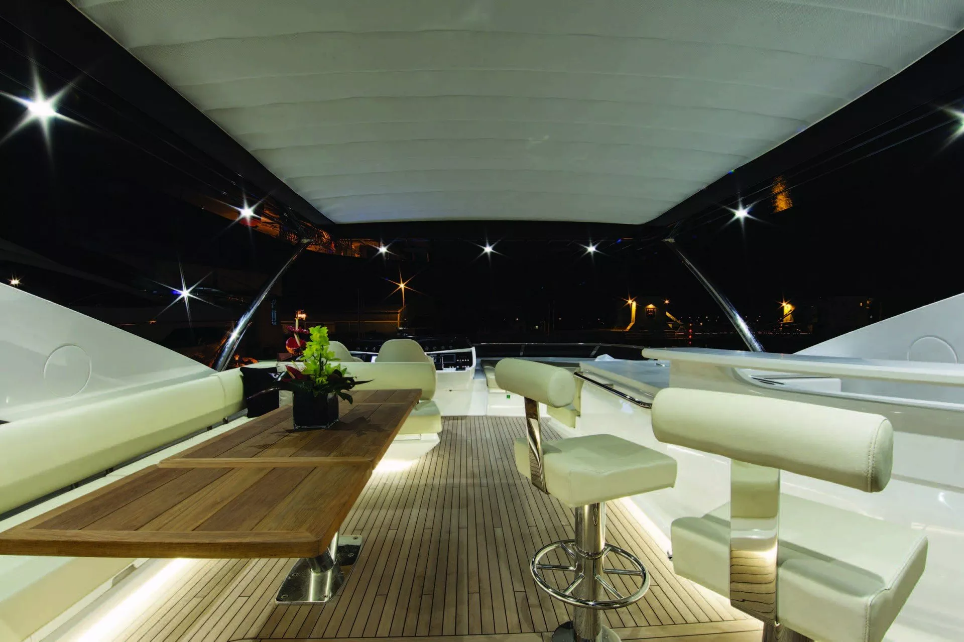 https://dev-api.arconyachts.com/storage/media/20577/conversions/811_3979259097-optimize.webp