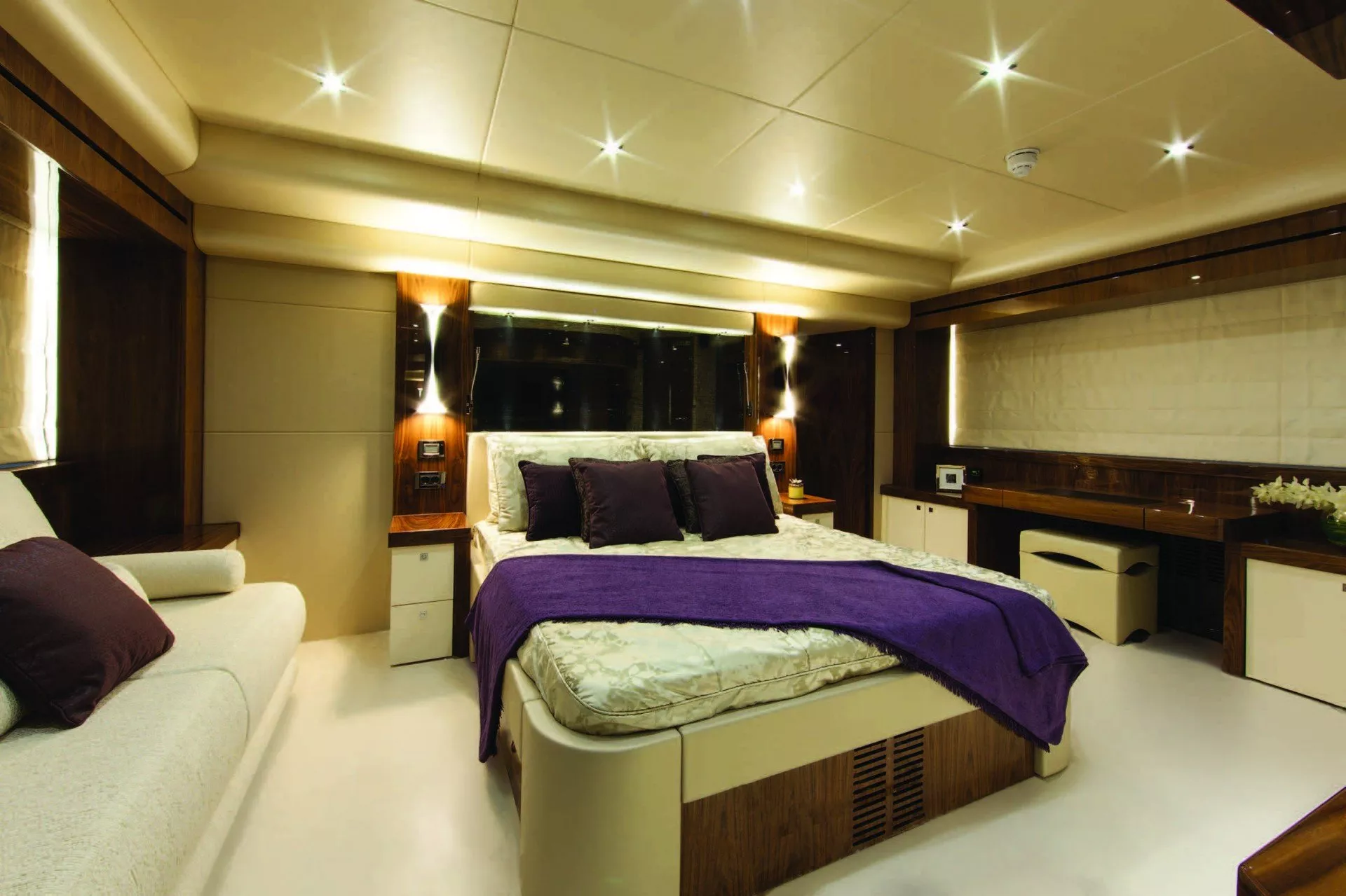 https://dev-api.arconyachts.com/storage/media/20584/conversions/811_9343468628-optimize.webp