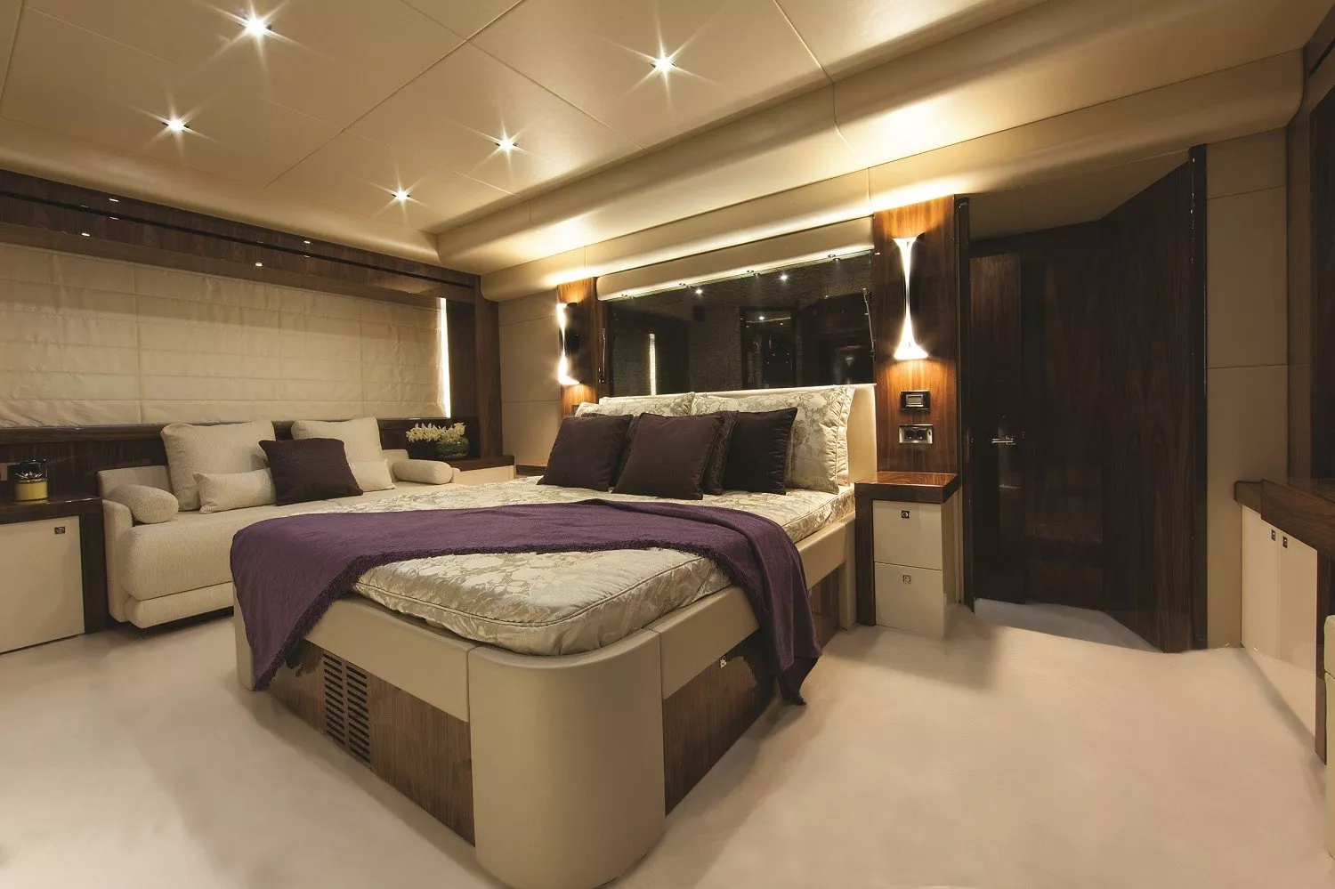 https://dev-api.arconyachts.com/storage/media/20586/conversions/811_0598381103-optimize.webp