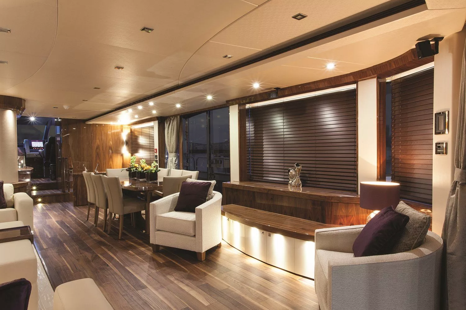 https://dev-api.arconyachts.com/storage/media/20588/conversions/811_3716737393-optimize.webp