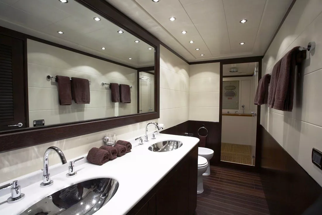 https://dev-api.arconyachts.com/storage/media/20639/conversions/809_7664216699-optimize.webp