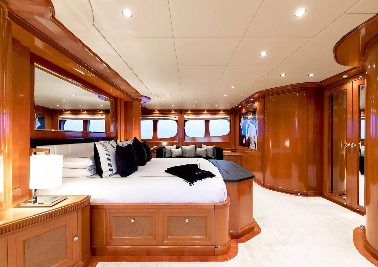 https://dev-api.arconyachts.com/storage/media/20657/conversions/808_3648848901-optimize.webp