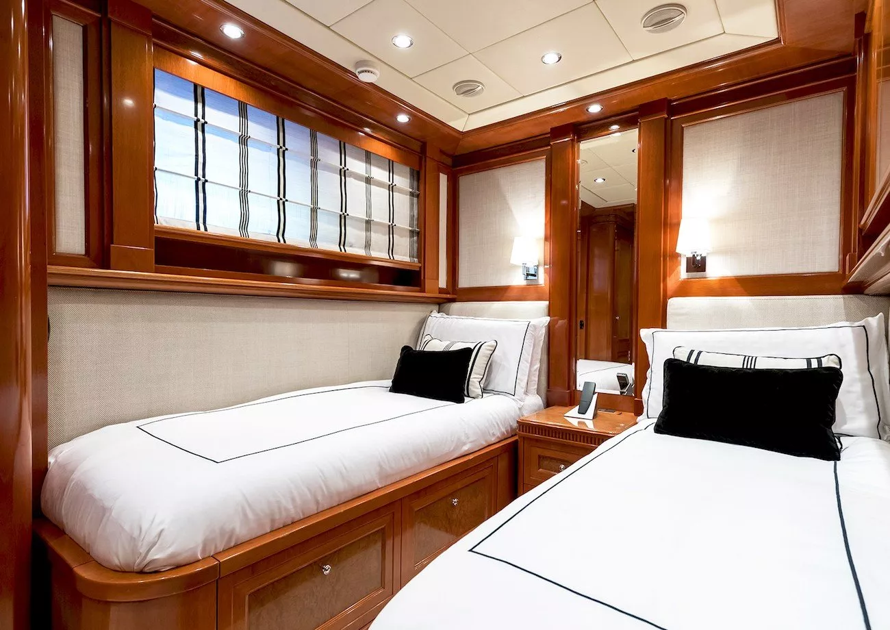 https://dev-api.arconyachts.com/storage/media/20659/conversions/808_9638704845-optimize.webp