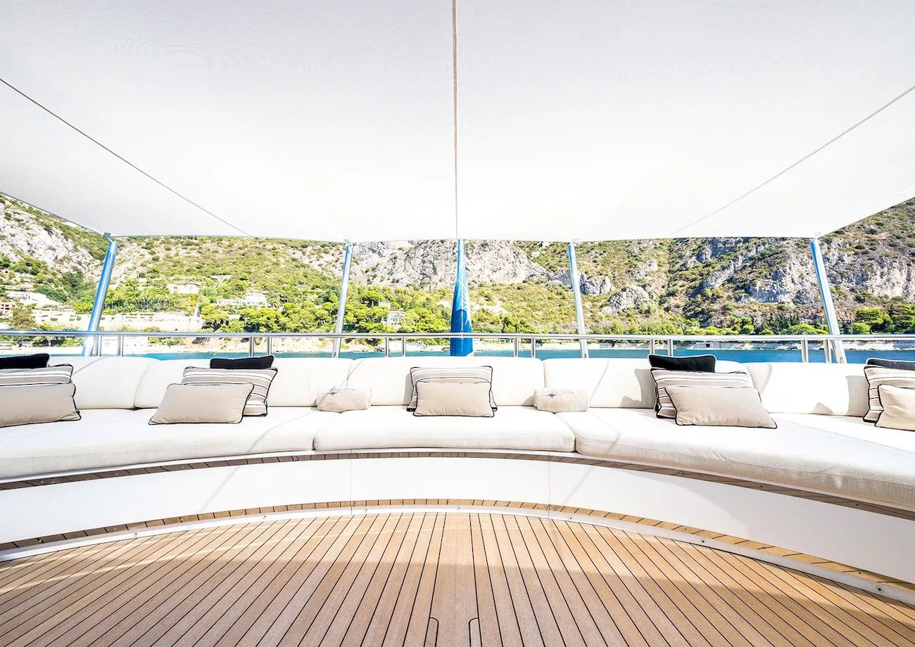 https://dev-api.arconyachts.com/storage/media/20667/conversions/808_1986940071-optimize.webp
