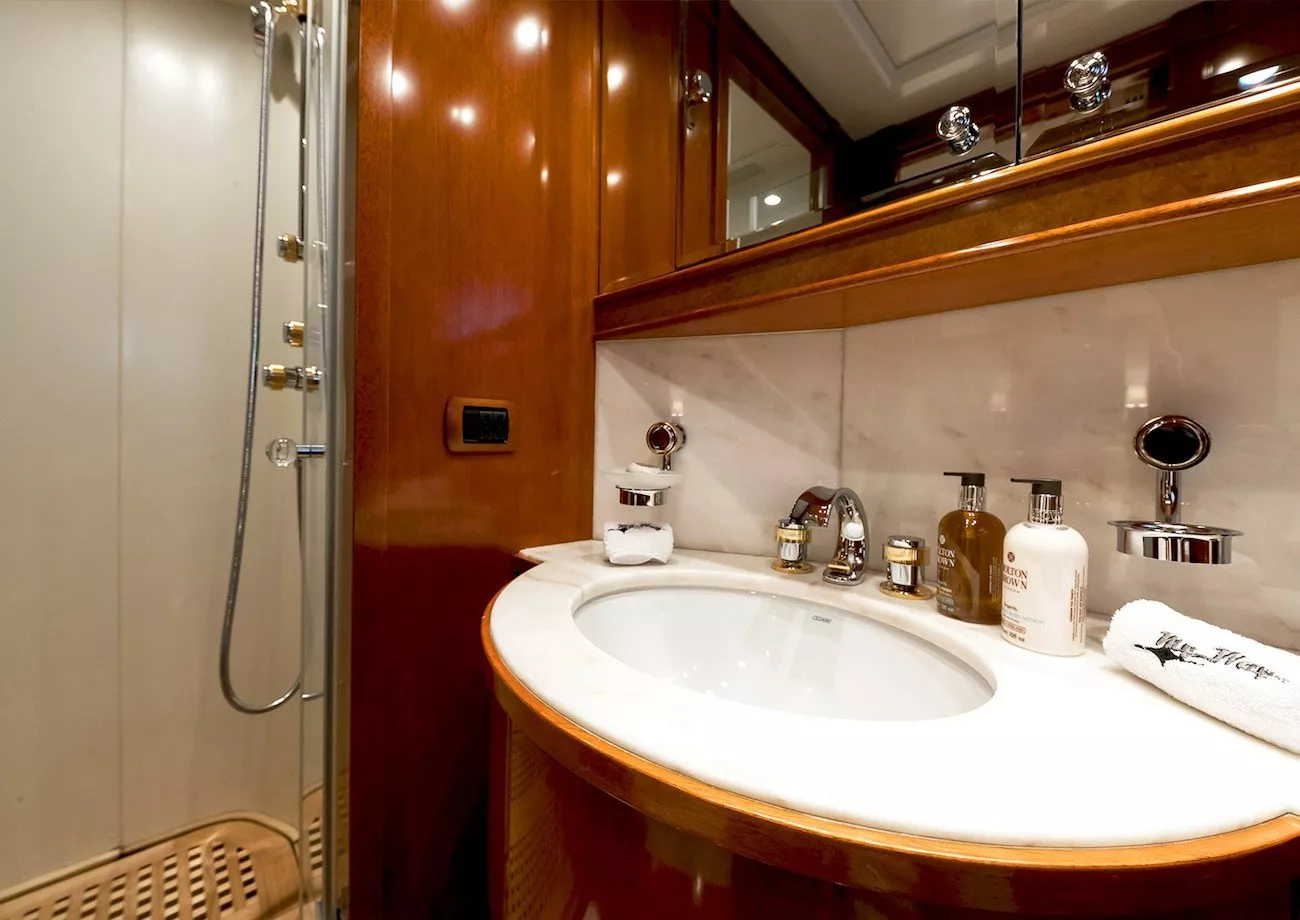 https://dev-api.arconyachts.com/storage/media/20668/conversions/808_3682202563-optimize.webp