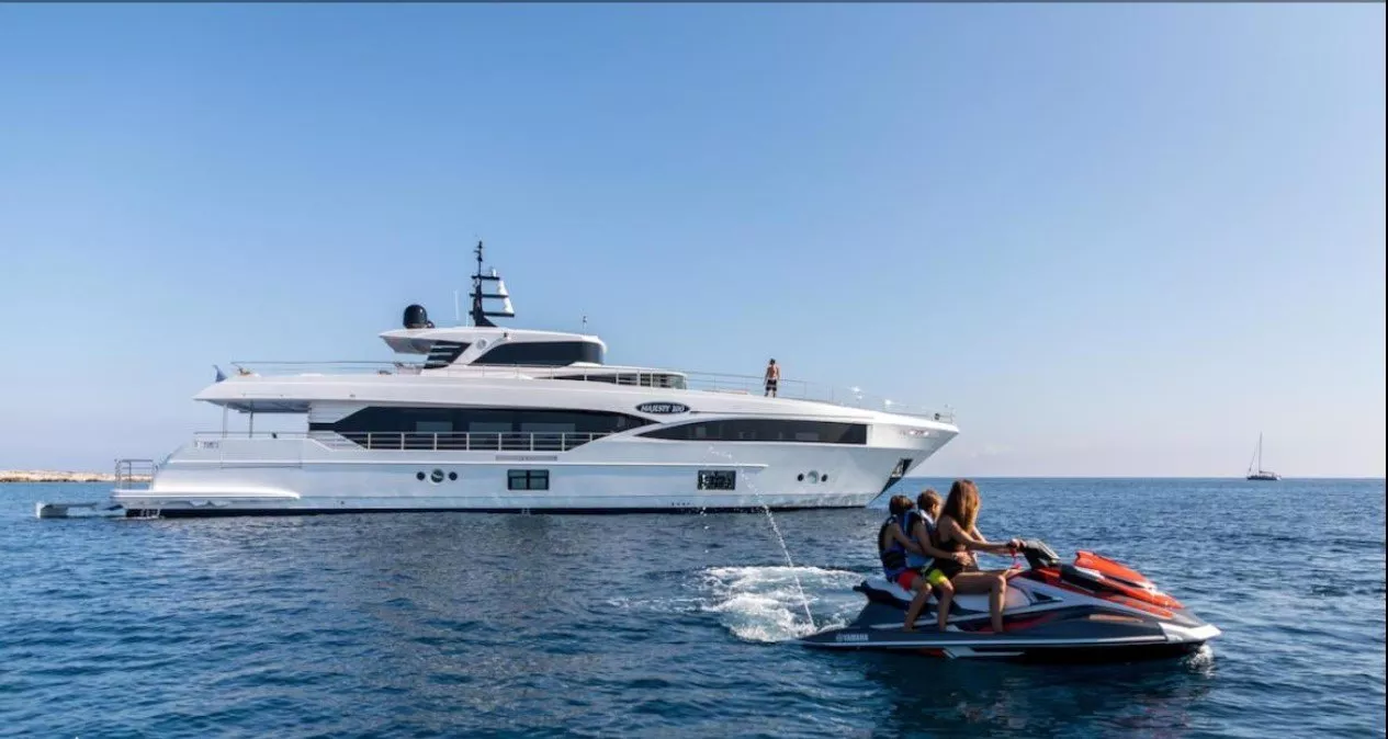 Gulf Craft Majesty 100 MIA