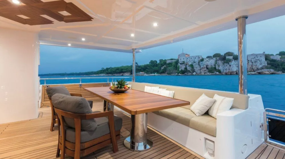 https://dev-api.arconyachts.com/storage/media/20680/conversions/807_1597706473-optimize.webp