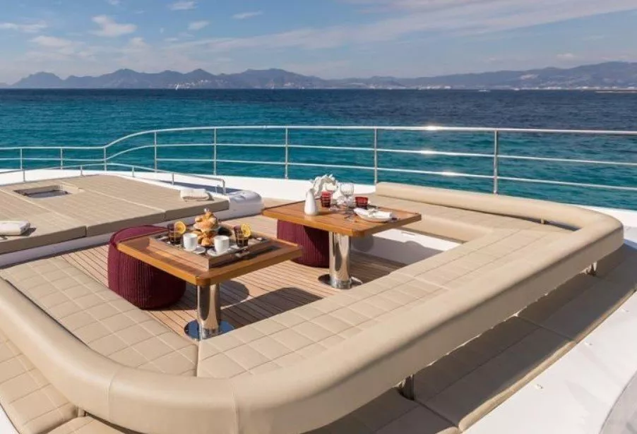 https://dev-api.arconyachts.com/storage/media/20685/conversions/807_1458339161-optimize.webp