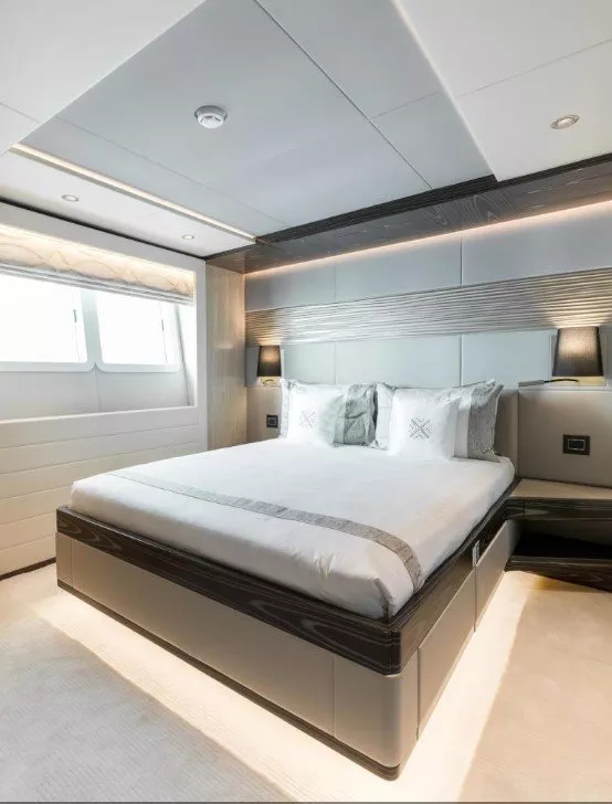 https://dev-api.arconyachts.com/storage/media/20691/conversions/807_4171472225-optimize.webp