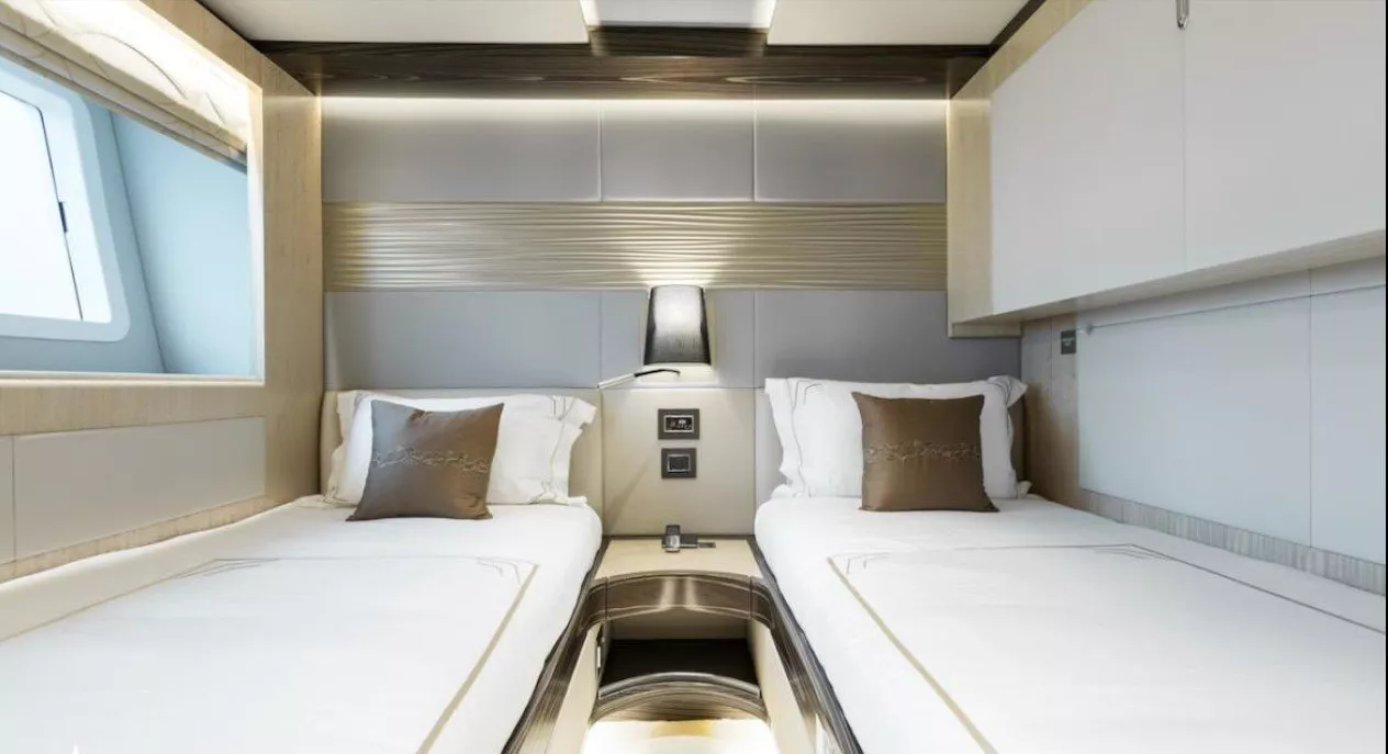 https://dev-api.arconyachts.com/storage/media/20692/conversions/807_4882002139-optimize.webp