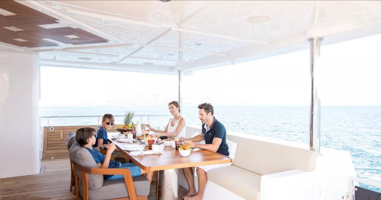 https://dev-api.arconyachts.com/storage/media/20693/conversions/807_0040655175-optimize.webp