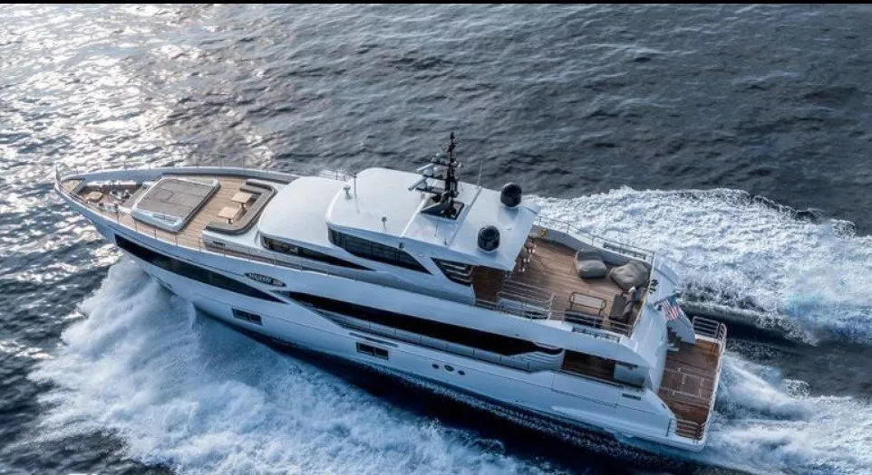 https://dev-api.arconyachts.com/storage/media/20695/conversions/807_6494978753-optimize.webp