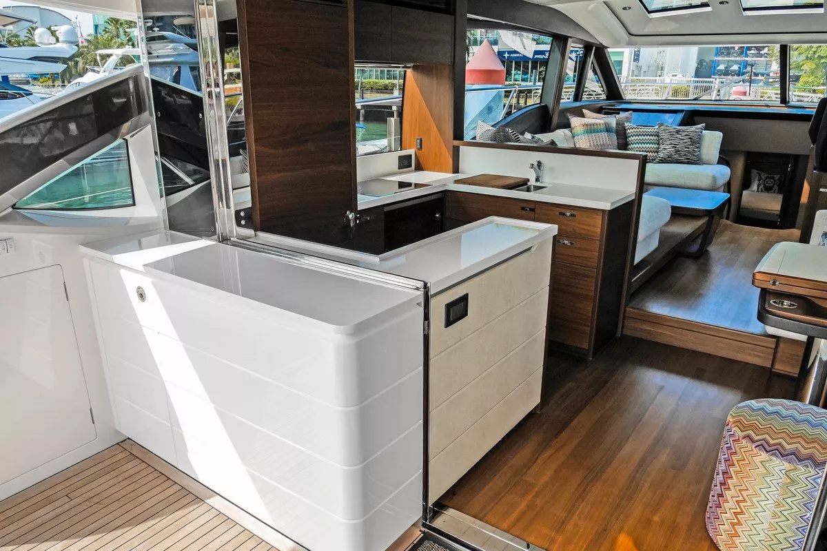 https://dev-api.arconyachts.com/storage/media/20711/conversions/806_6280149773-optimize.webp