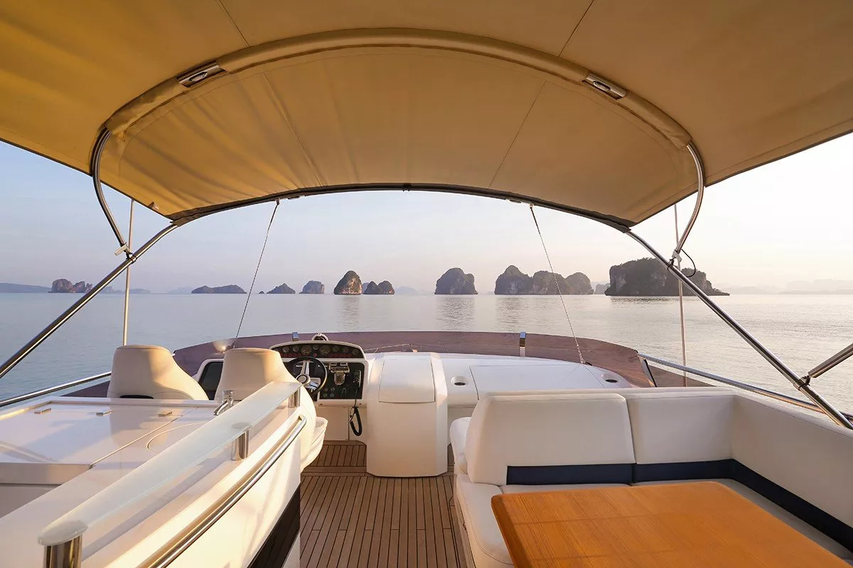 https://dev-api.arconyachts.com/storage/media/20718/conversions/805_8503450446-optimize.webp