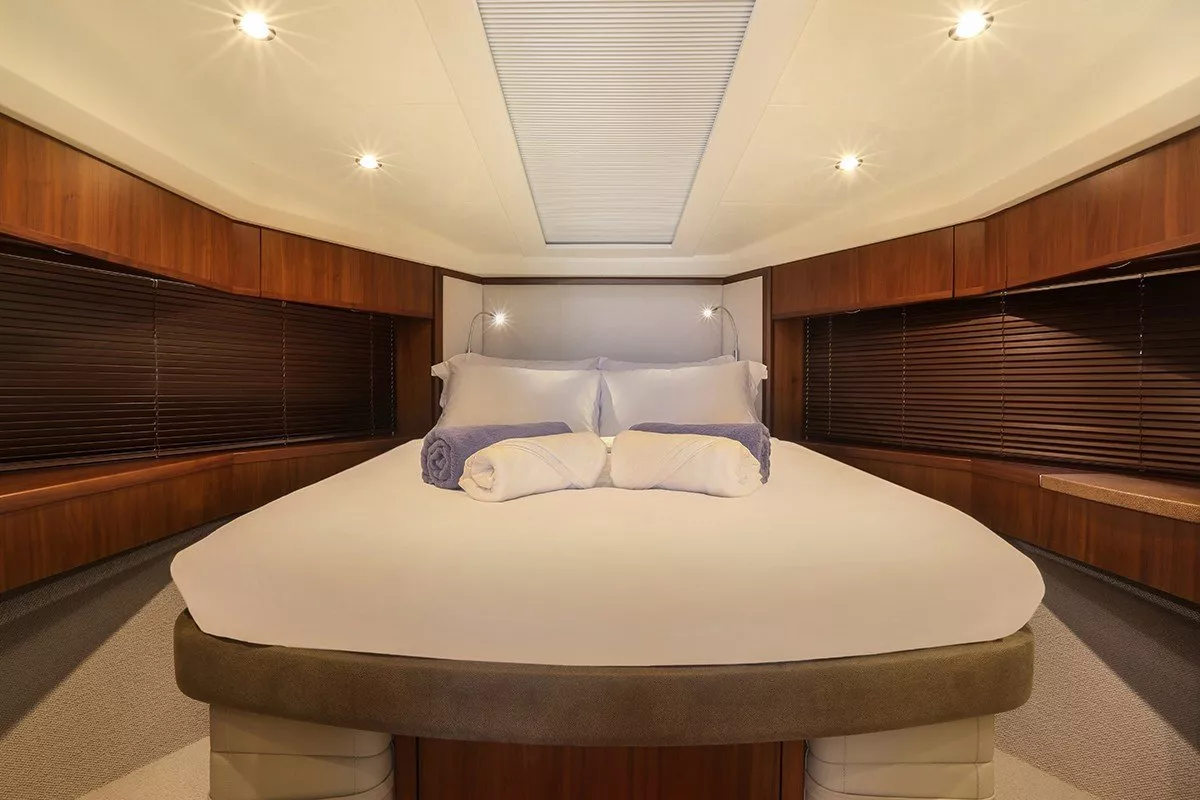 https://dev-api.arconyachts.com/storage/media/20719/conversions/805_8762298276-optimize.webp
