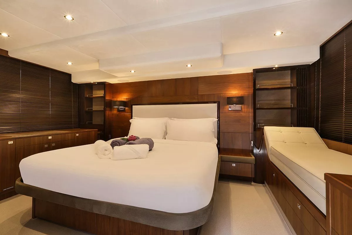 https://dev-api.arconyachts.com/storage/media/20722/conversions/805_1448523385-optimize.webp