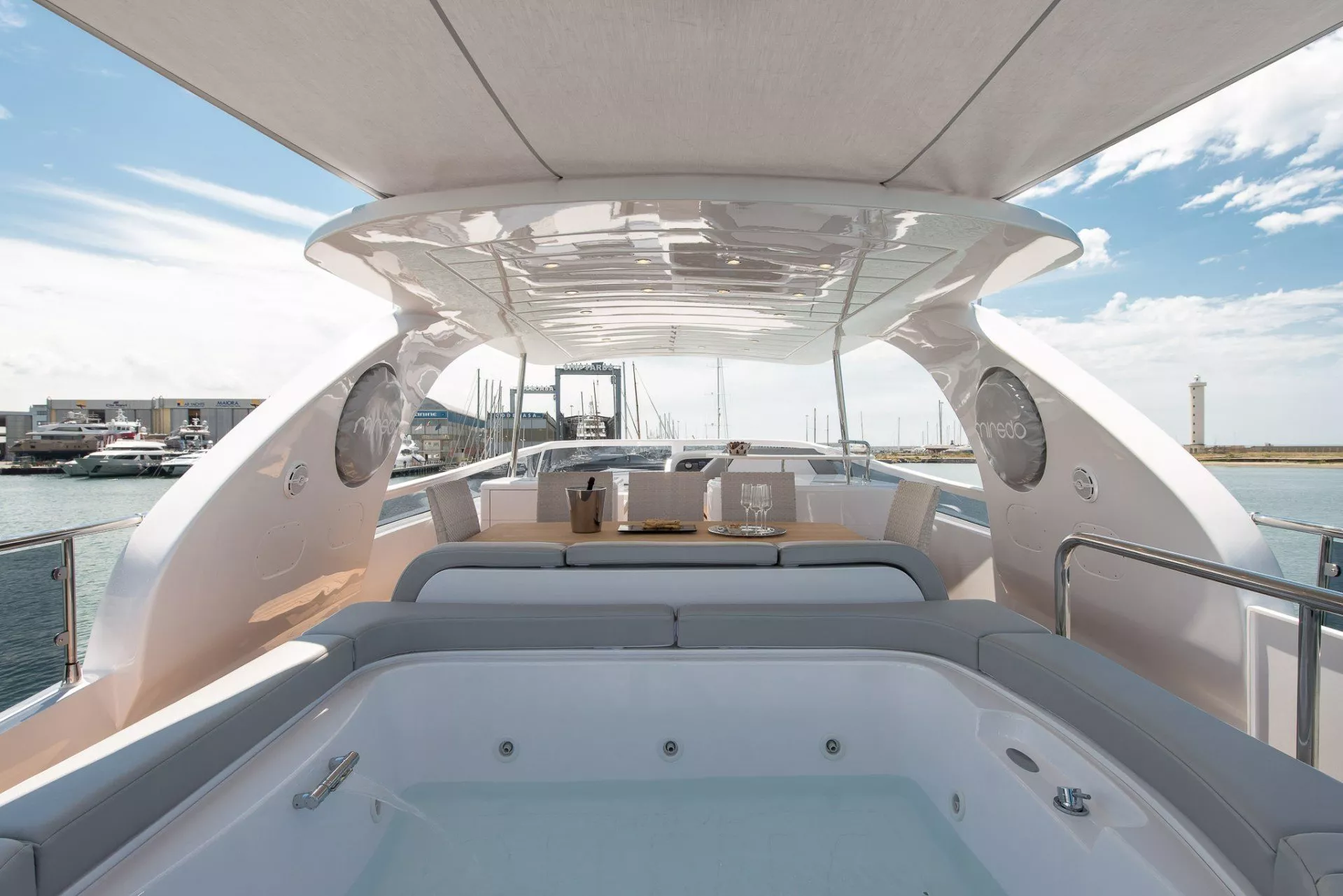 https://dev-api.arconyachts.com/storage/media/20749/conversions/803_5296311241-optimize.webp